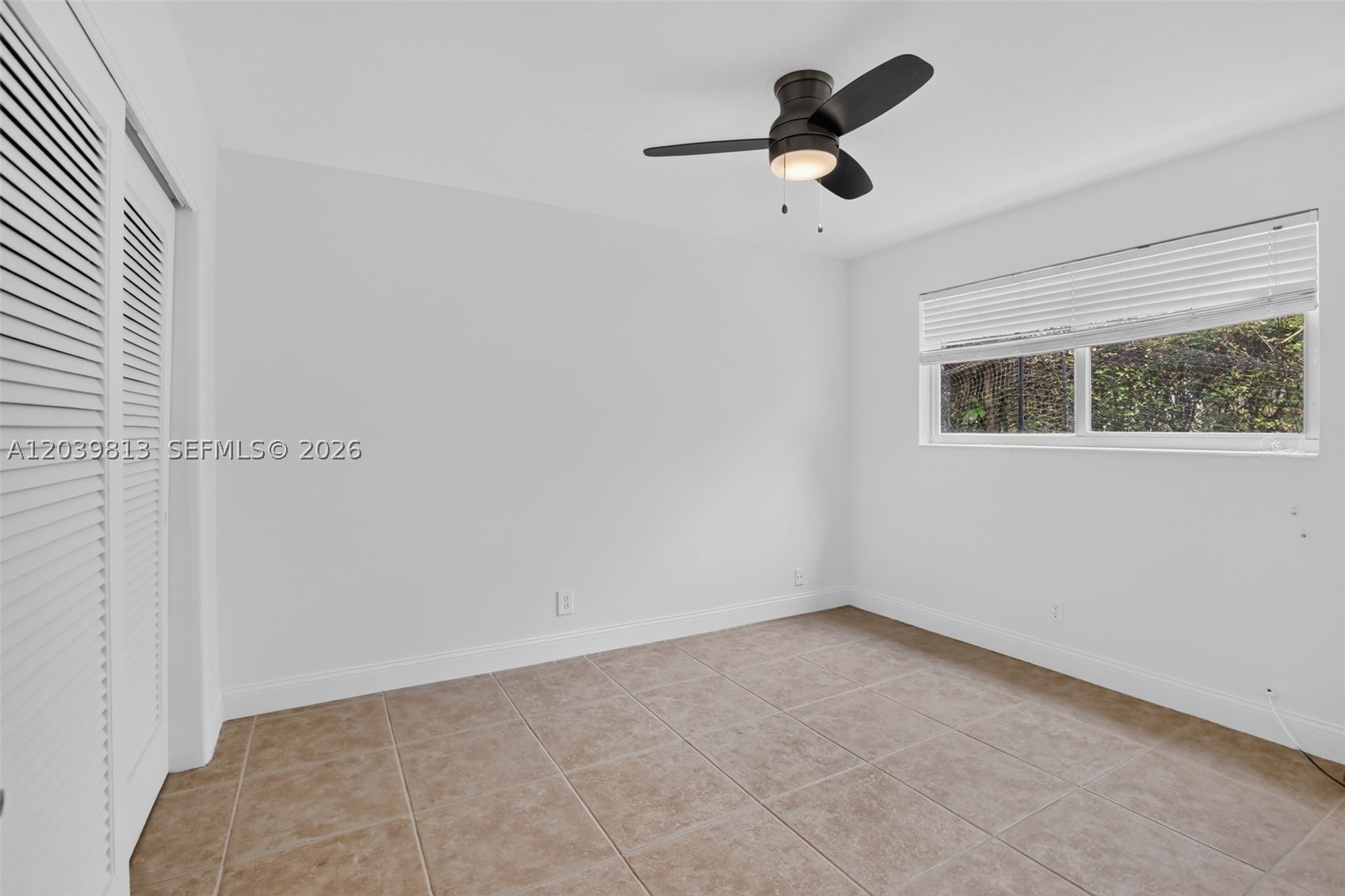 HOLLYWOOD HILLS - Residential