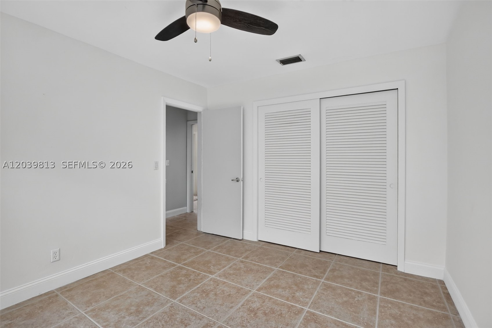 HOLLYWOOD HILLS - Residential