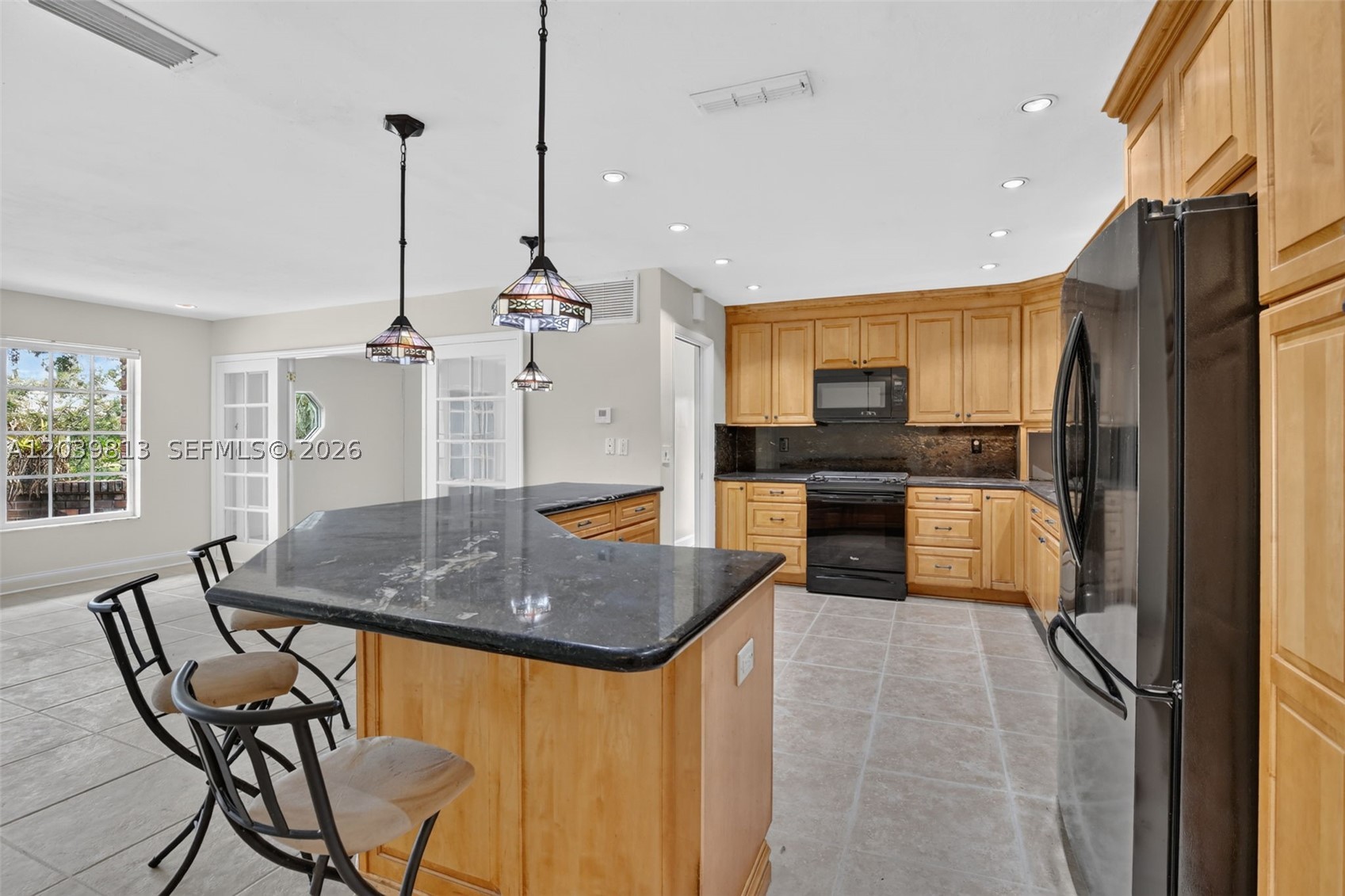 HOLLYWOOD HILLS - Residential