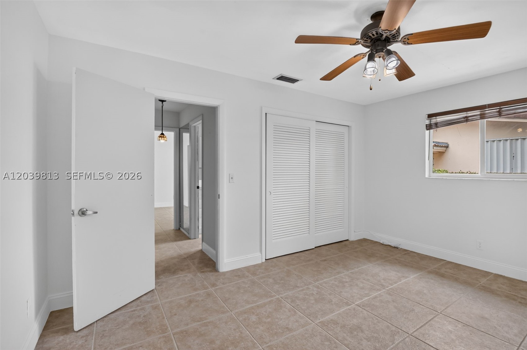 HOLLYWOOD HILLS - Residential