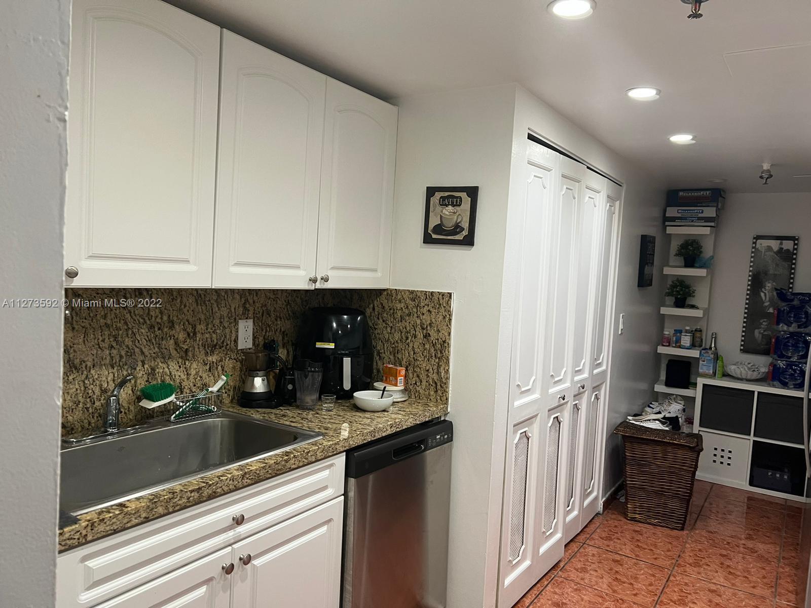 PORTUGAL TOWERS CONDO - Residential Lease