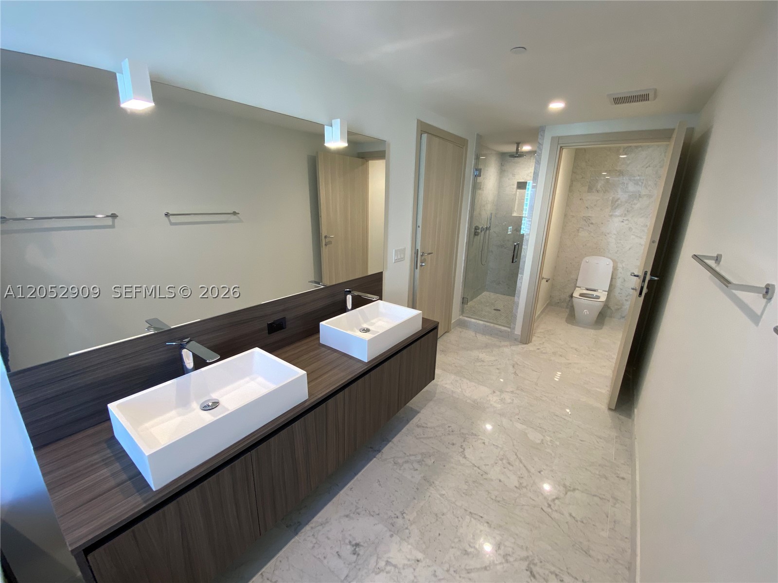 1000 BRICKELL AVENUE CONDO - Residential Lease