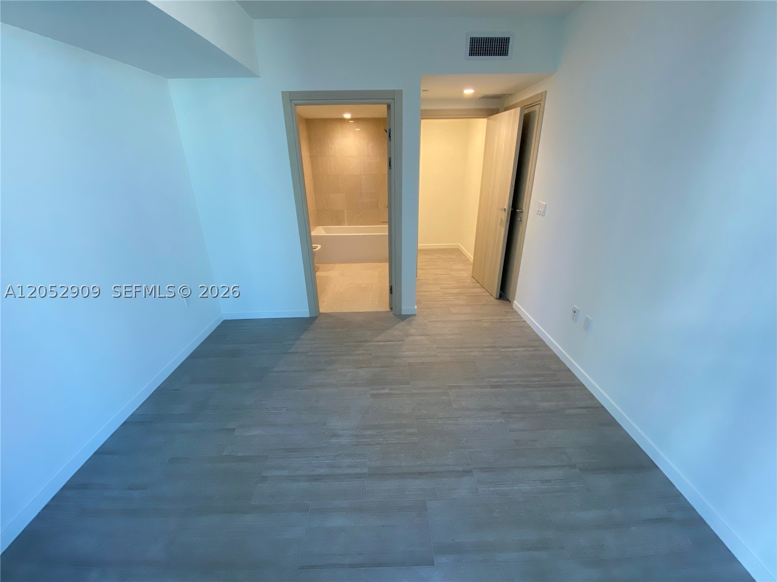 1000 BRICKELL AVENUE CONDO - Residential Lease