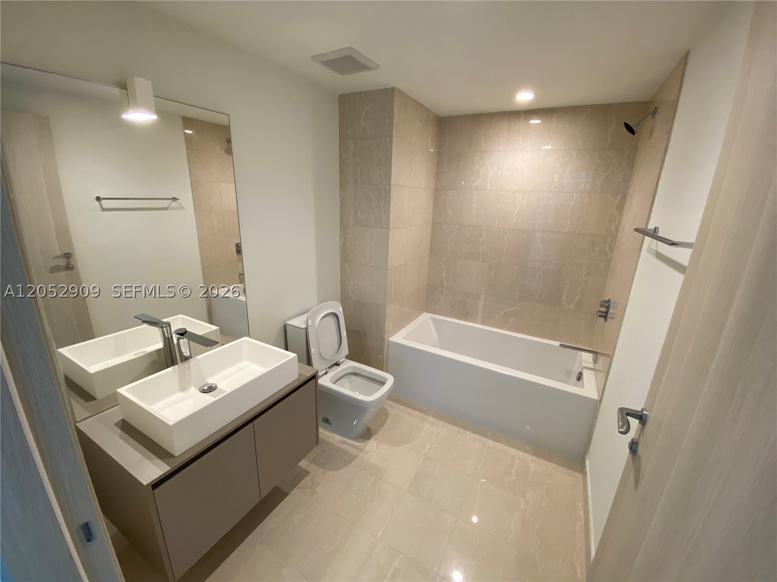 1000 BRICKELL AVENUE CONDO - Residential Lease