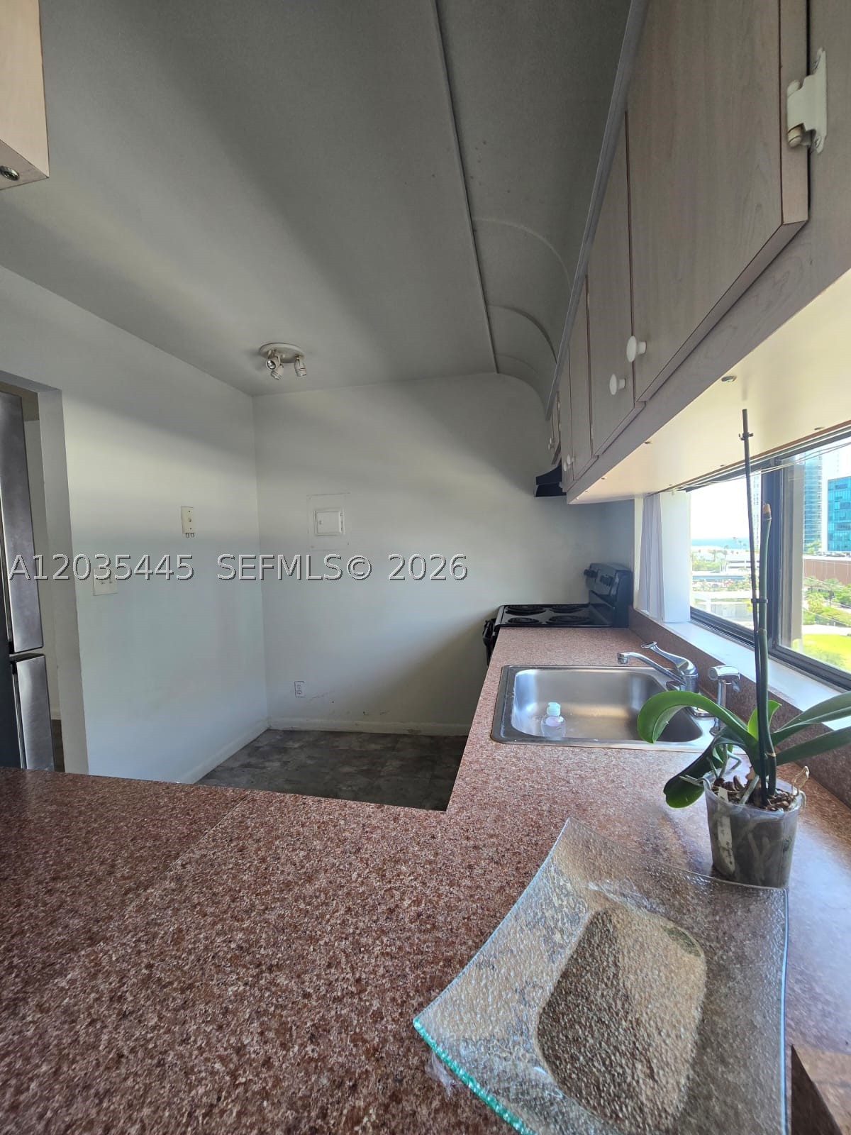 PLAZA OF AMERICAS CONDO P - Residential Lease