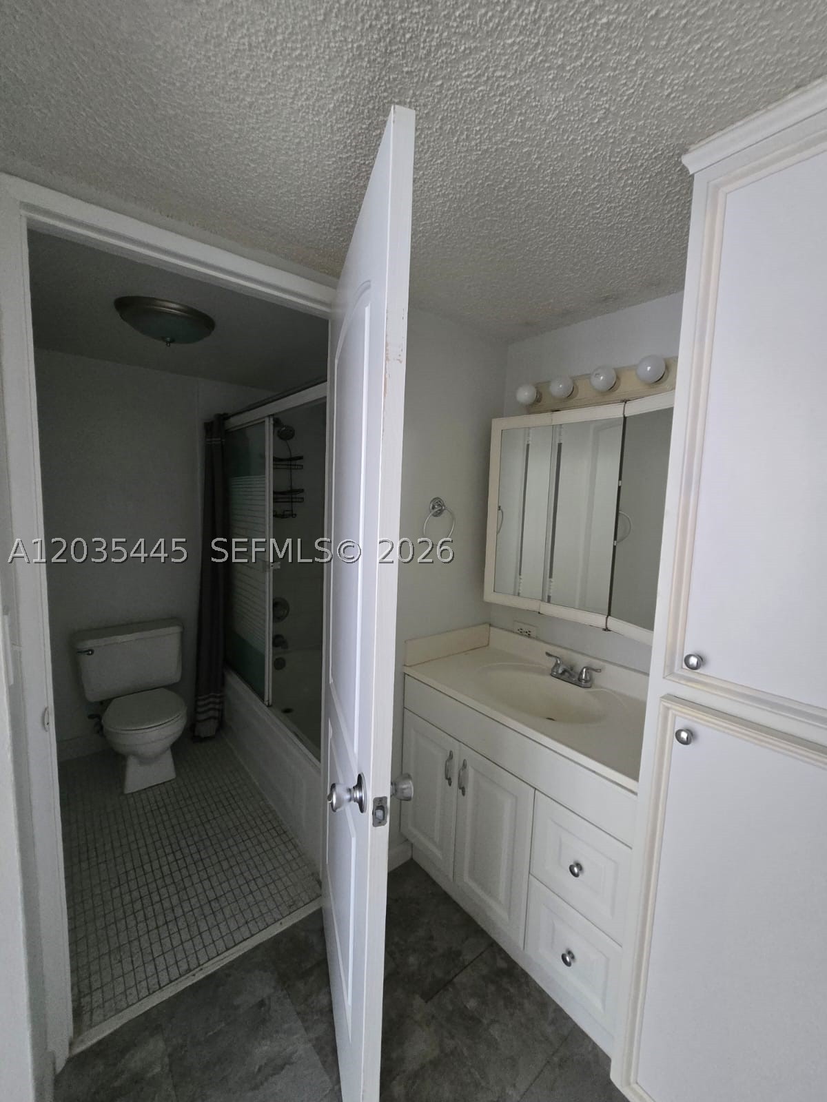 PLAZA OF AMERICAS CONDO P - Residential Lease