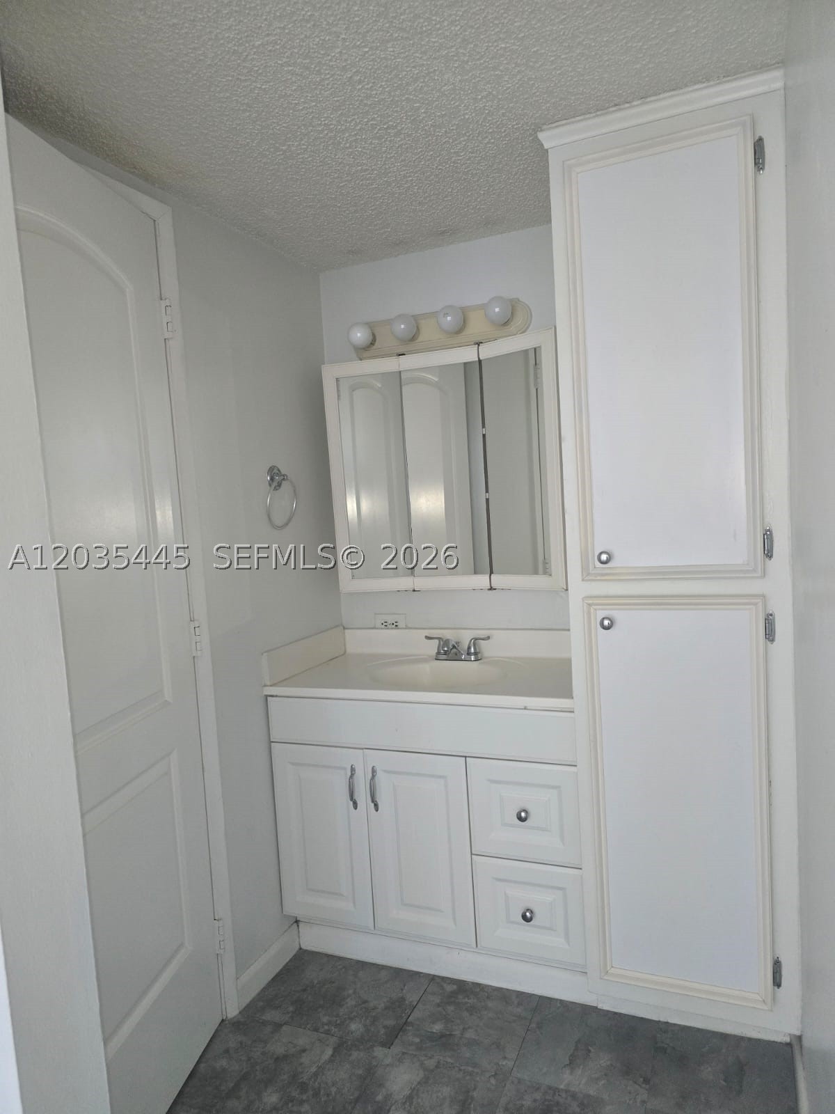 PLAZA OF AMERICAS CONDO P - Residential Lease