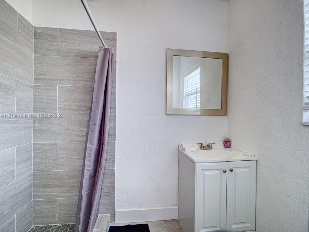 CRESTWOOD - Residential Lease