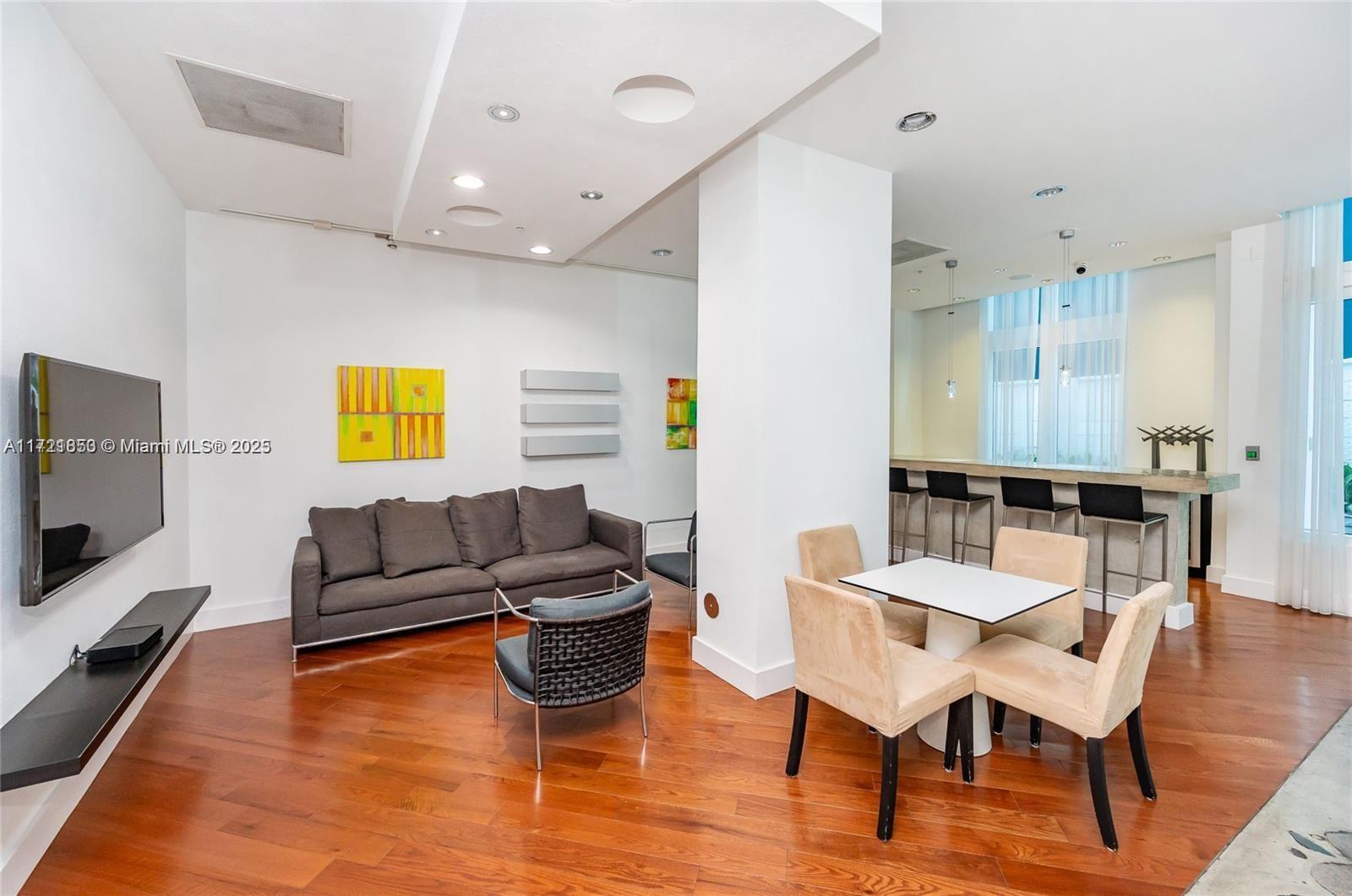 THE LOFT DOWNTOWN CONDO - Residential Lease