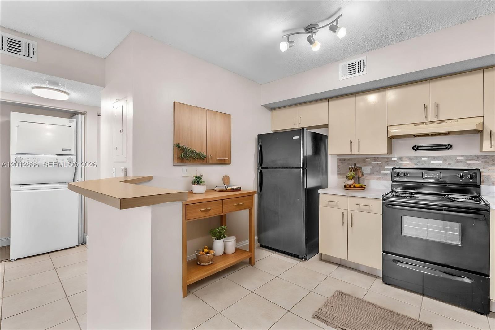 LAKEWOOD AT EMERALD HILLS - Residential