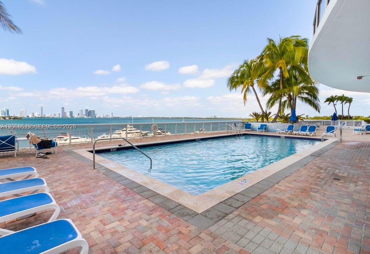 SUNSET HARBOUR NORTH COND - Residential