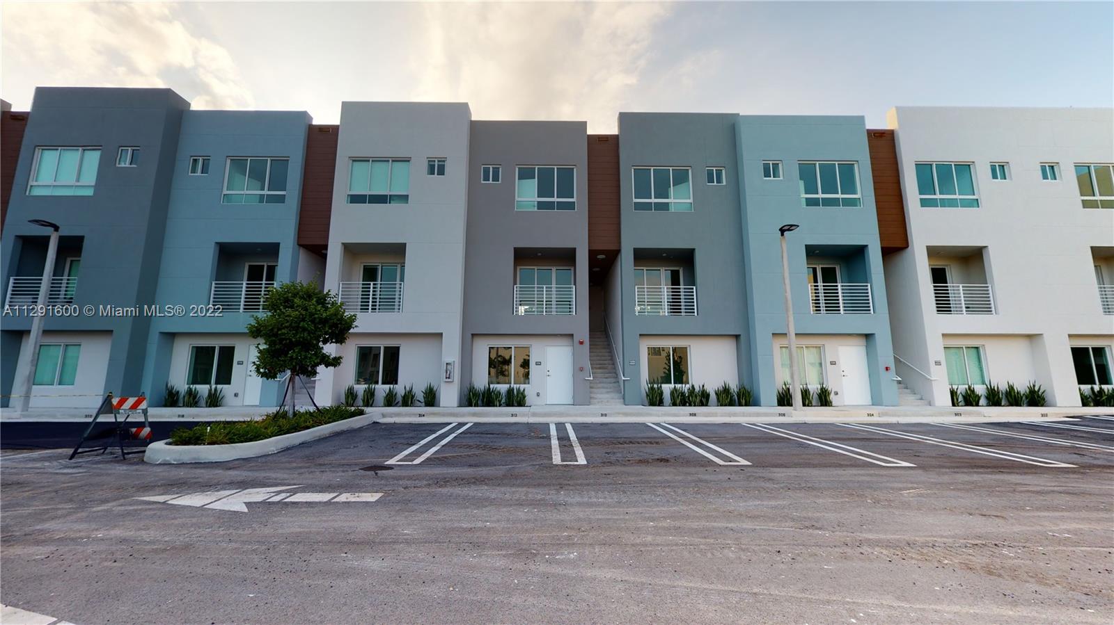 AVENTURA VILLAGE CONDO - Residential