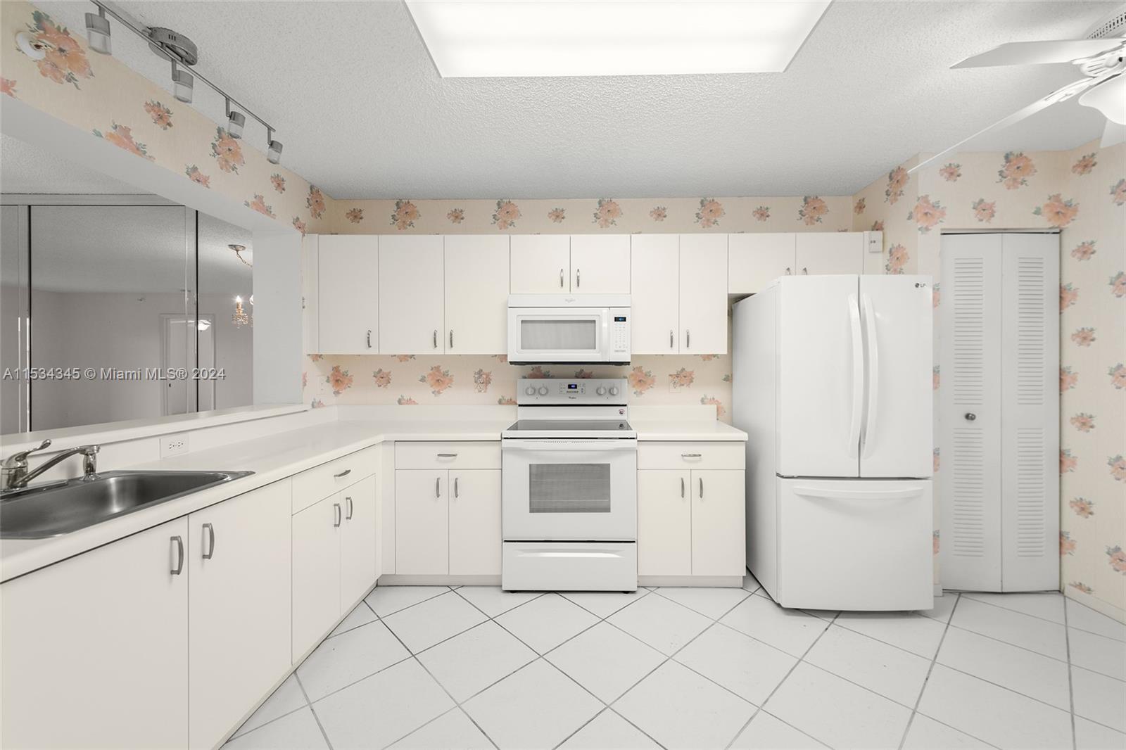 WELDON CONDOMINIUM H - Residential