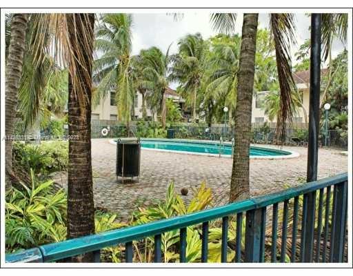 CAPTIVA LAKES VILLAS COND - Residential