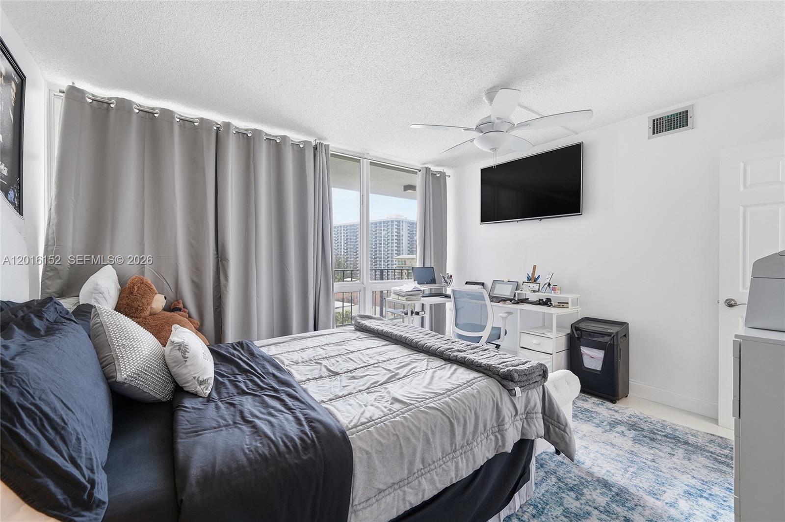 SILVER THATCH INTRACOASTA - Residential