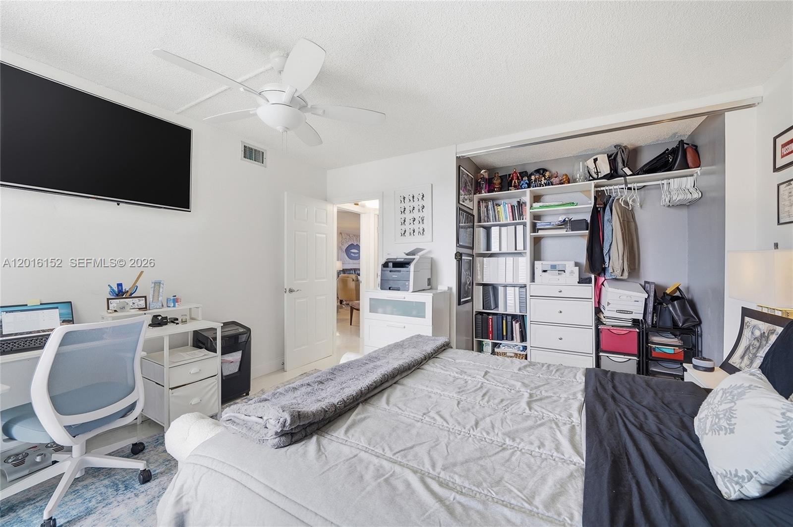 SILVER THATCH INTRACOASTA - Residential