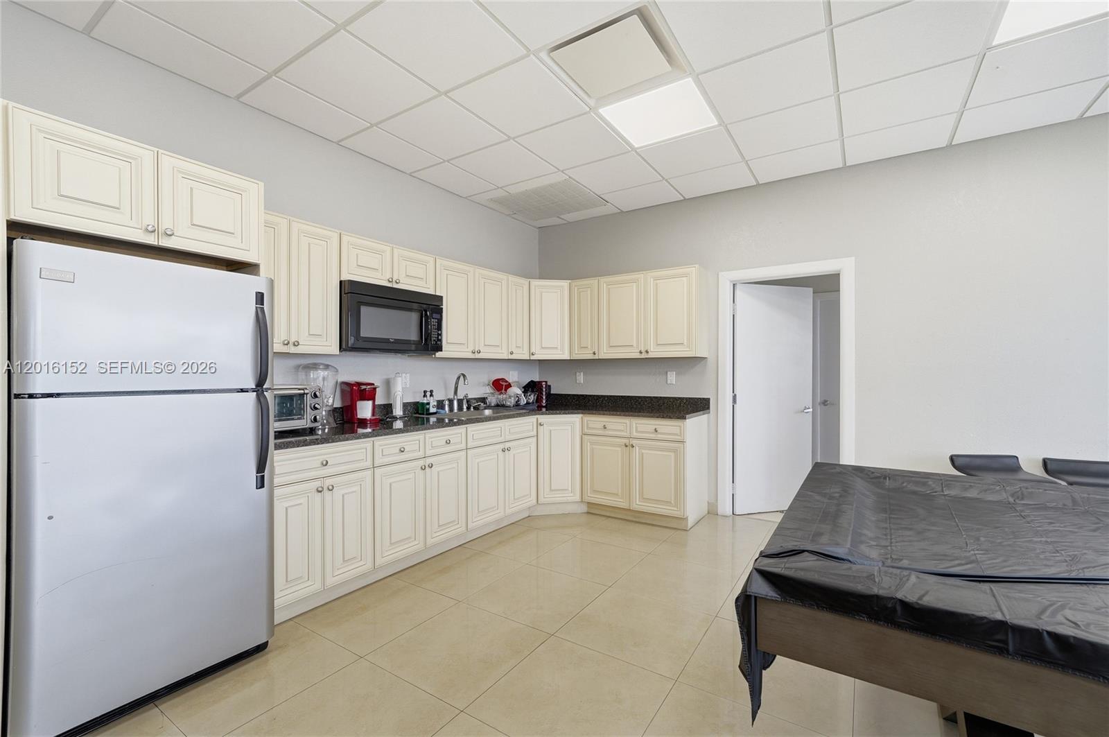 SILVER THATCH INTRACOASTA - Residential