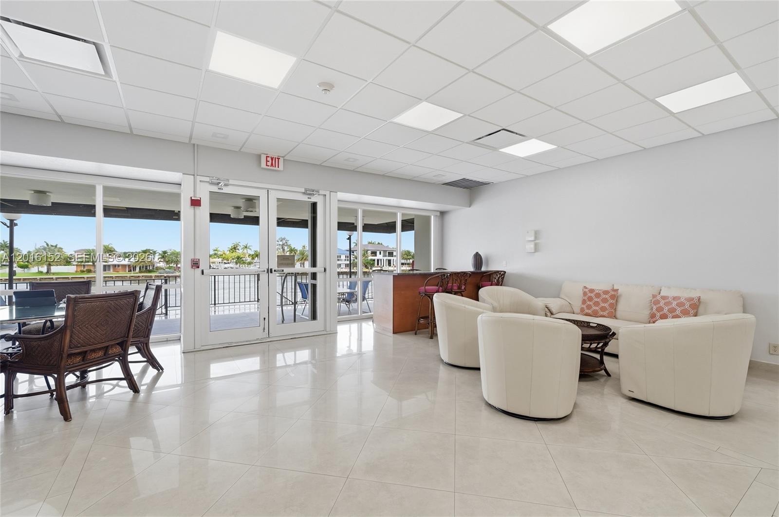 SILVER THATCH INTRACOASTA - Residential
