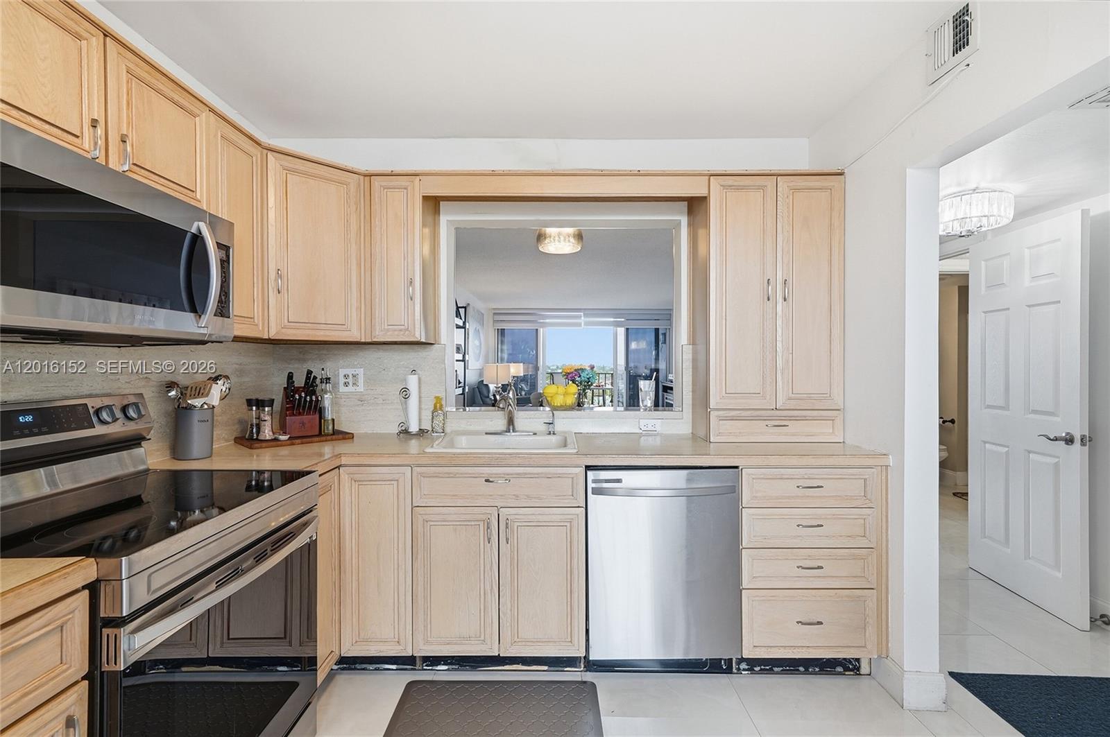 SILVER THATCH INTRACOASTA - Residential