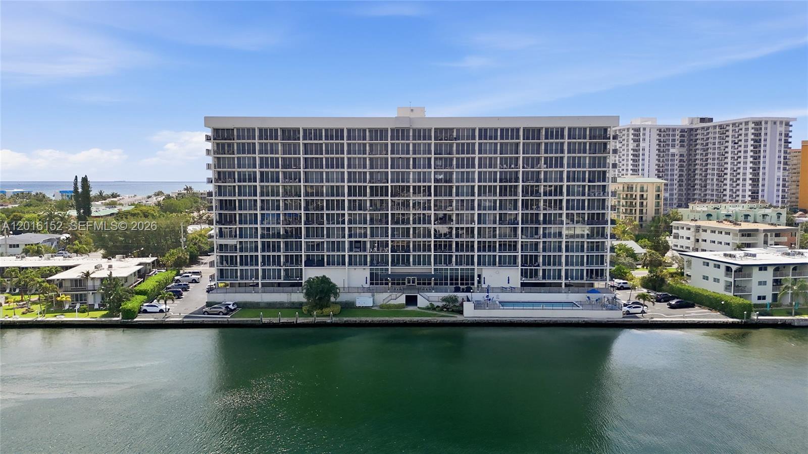 SILVER THATCH INTRACOASTA - Residential