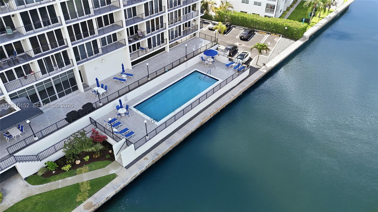 SILVER THATCH INTRACOASTA - Residential