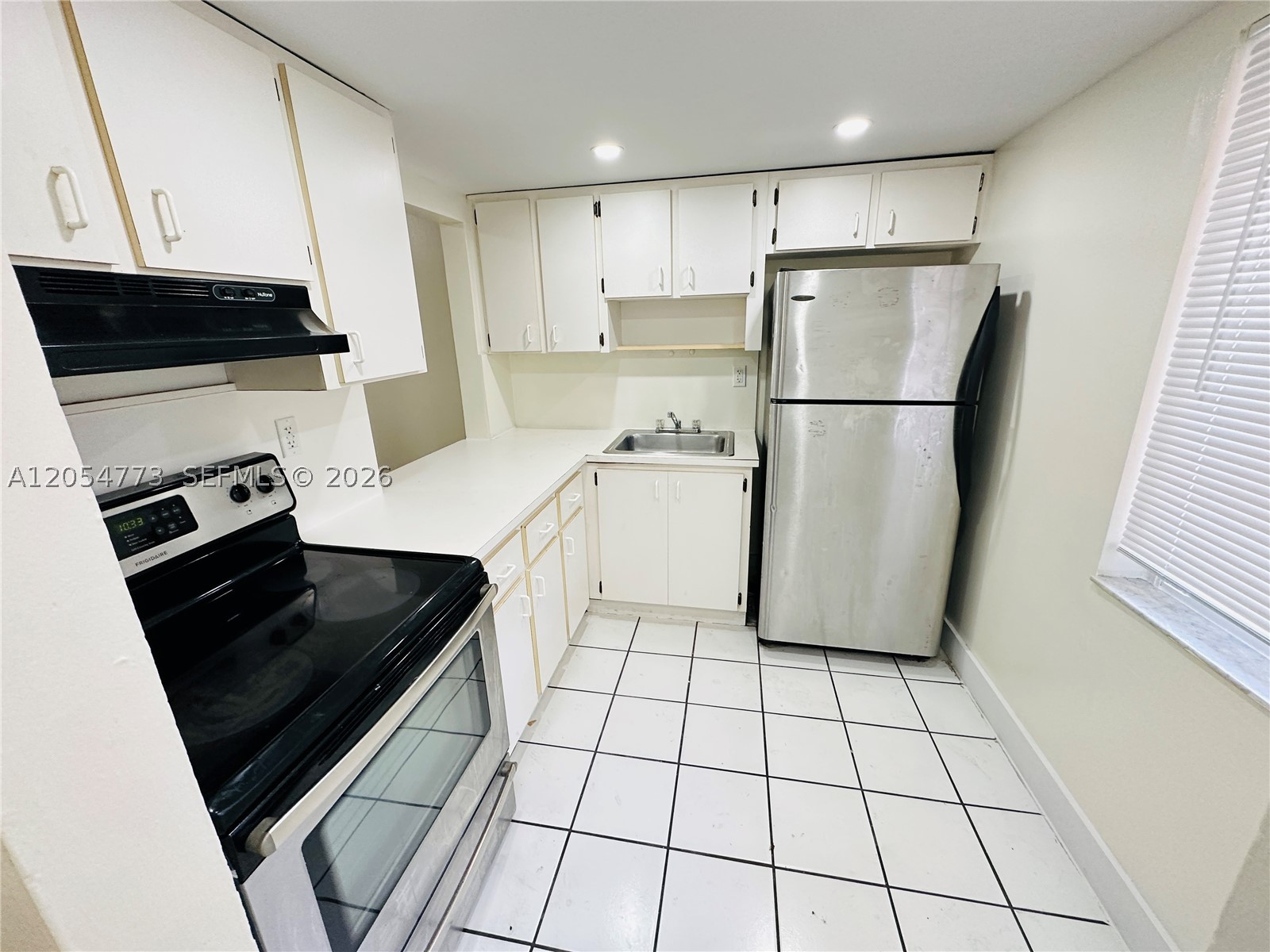 NEW WORLD CONDO APTS IV - Residential