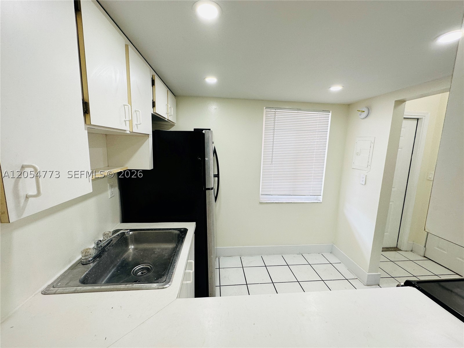 NEW WORLD CONDO APTS IV - Residential