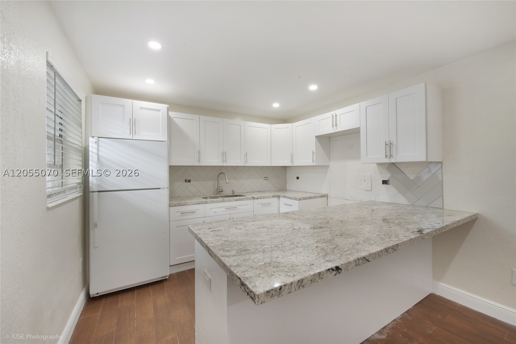 ROSALES CONDO - Residential Lease