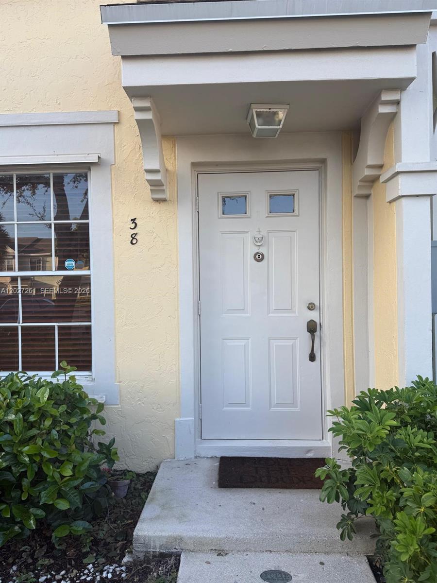 Beautifully updated 2-bedroom, 1.5-bath townhouse in the desirable Coconuts community of Weston. Perfect for both owner-occupants and investors, with immediate rental eligibility.
Recent upgrades include a new roof (2023), new electrical panel (2025), new A/C, new flooring, fresh interior paint, and newer refrigerator, washer, and dryer. Low HOA fees include lawn maintenance and basic cable.
The property includes membership to the Bonaventure Town Center Club (annual fee required), offering exceptional amenities such as tennis, pickleball, racquetball, bowling, indoor basketball, roller skating, fitness center, swimming pools, billiards, game rooms, and more.
Conveniently located near top-rated A+ schools, shopping, dining, parks, and major highways. Move-in ready and a great opportunity to own in one of Weston’s most sought-after communities.
