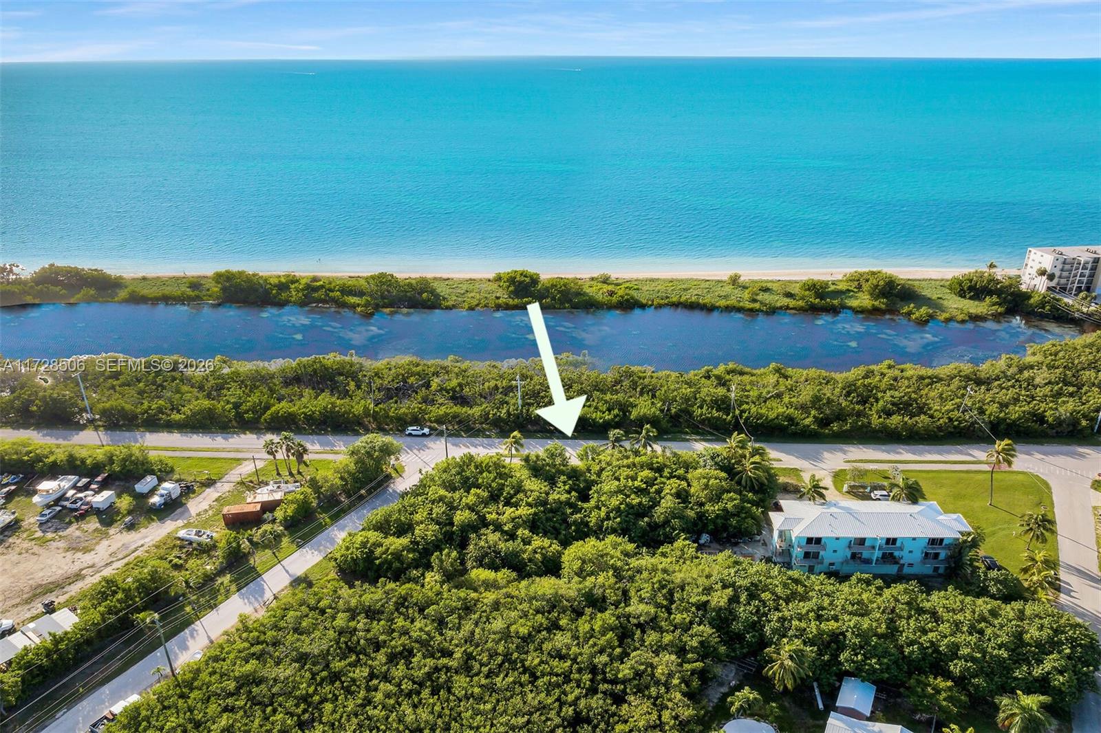 COCO PLUM BEACH - Land