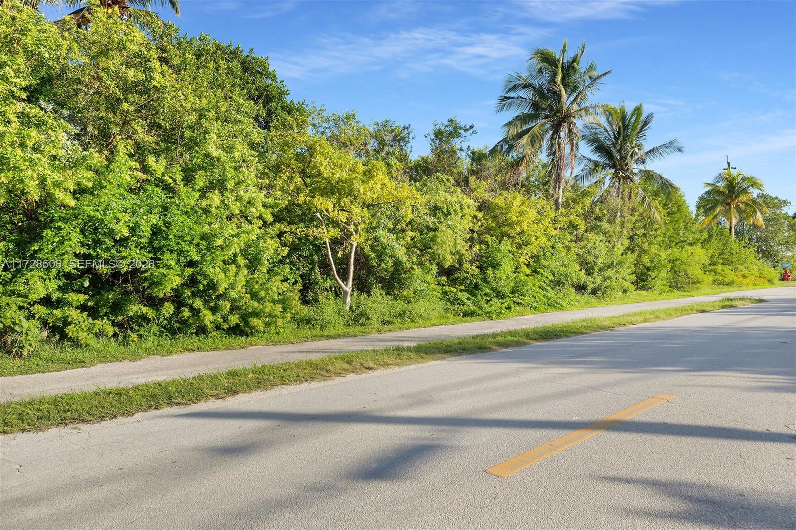 COCO PLUM BEACH - Land