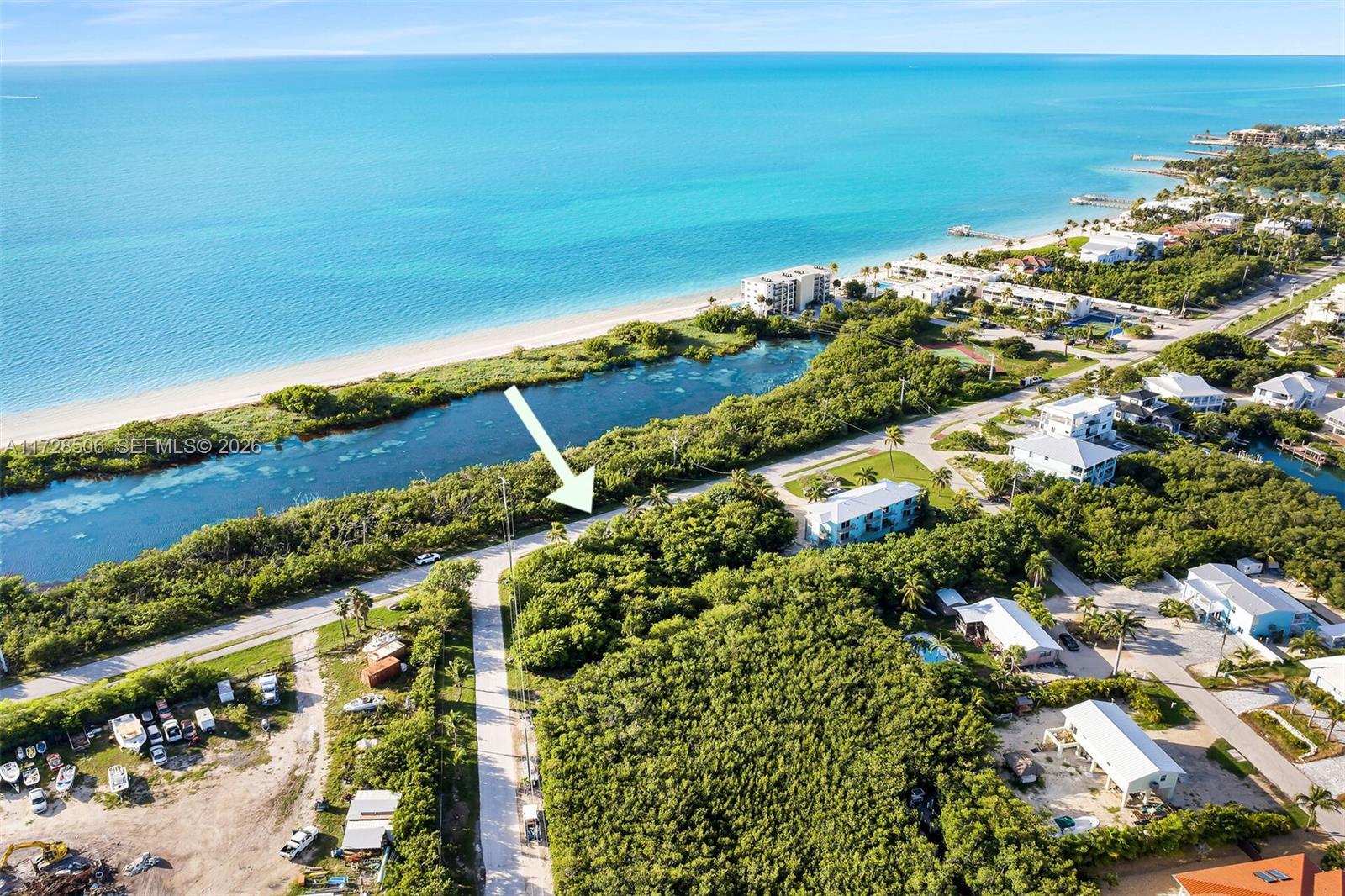 COCO PLUM BEACH - Land