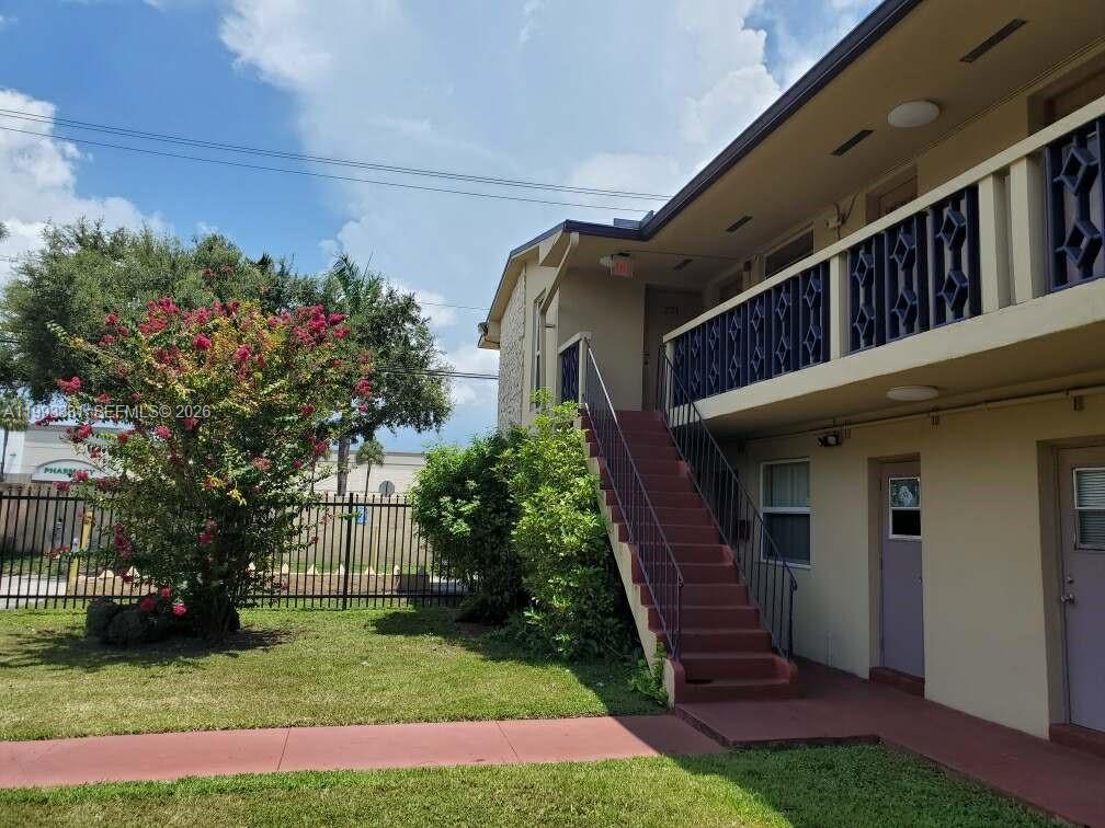 Welcome to 3901 SW 78th Ct #221 a bright corner unit in excellent condition.
Featuring updated windows that bring in tons of natural light, this well-maintained home is perfect for a first-time buyer or an investor. A functional layout with great separation (bathroom not located in the master) adds to its appeal. Move in ready and full of value in a prime Miami location