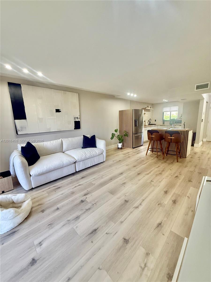 FOXCROFT APTS INC CONDO - Residential