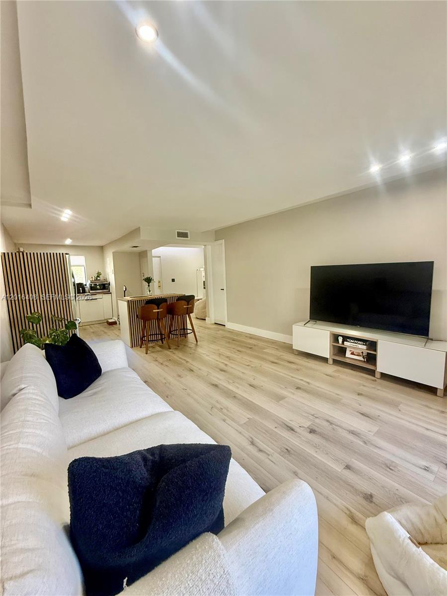 FOXCROFT APTS INC CONDO - Residential