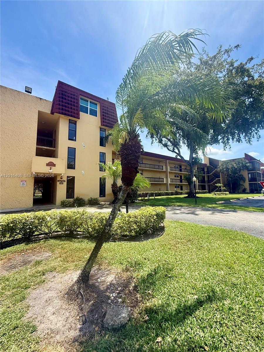 FOXCROFT APTS INC CONDO - Residential