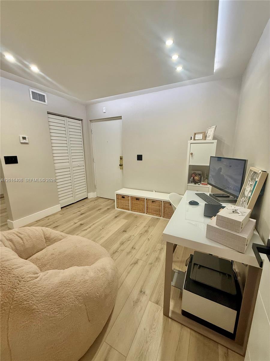 FOXCROFT APTS INC CONDO - Residential