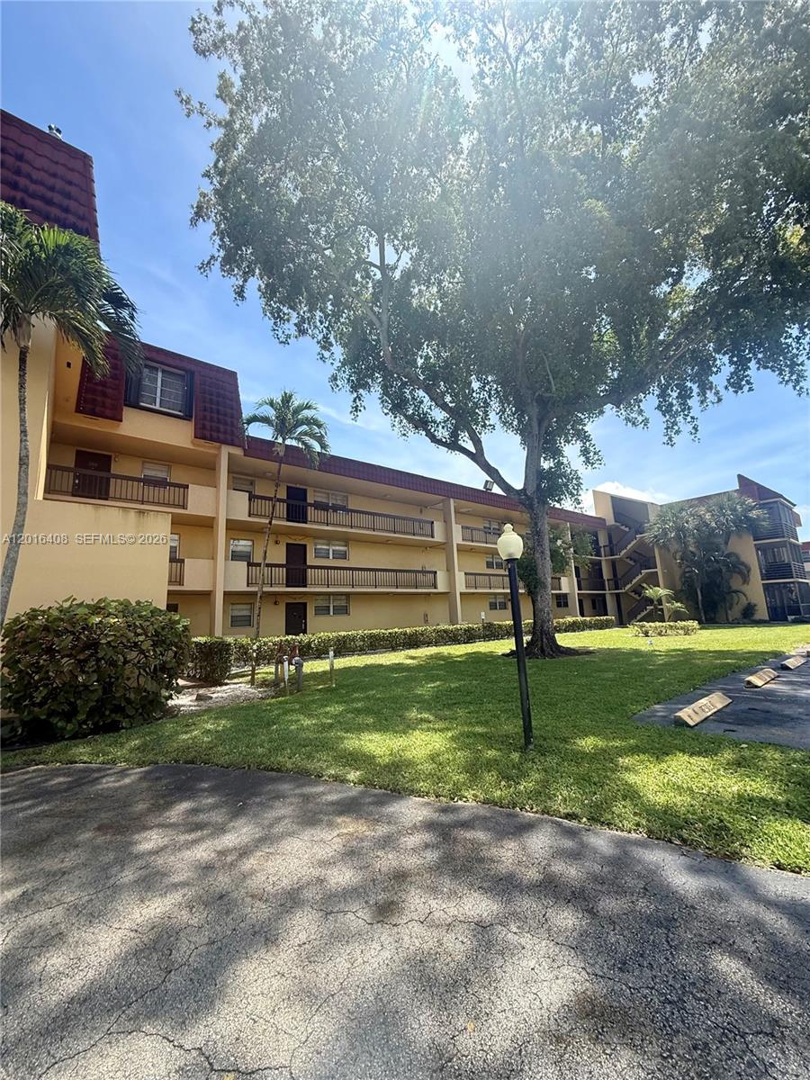 FOXCROFT APTS INC CONDO - Residential