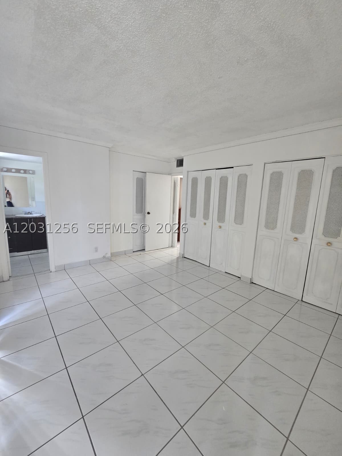 PLAZA OF AMERICAS CONDO P - Residential Lease