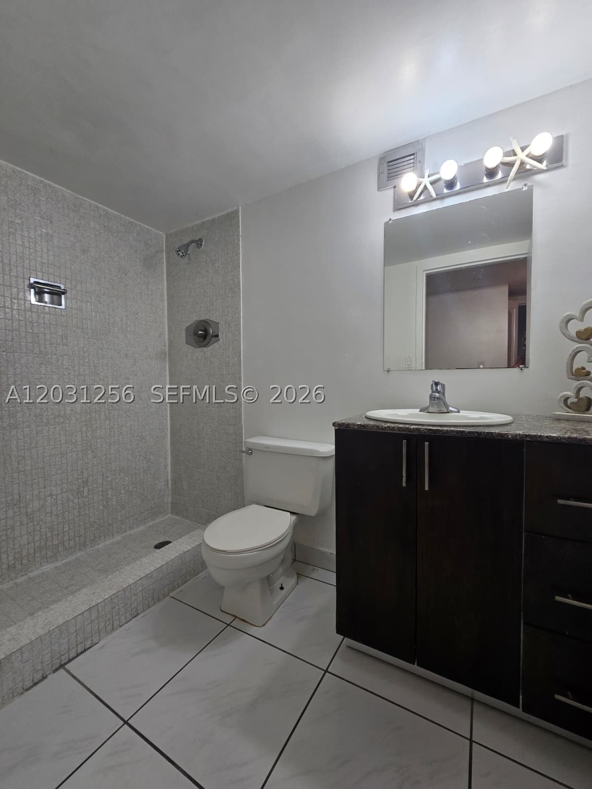 PLAZA OF AMERICAS CONDO P - Residential Lease