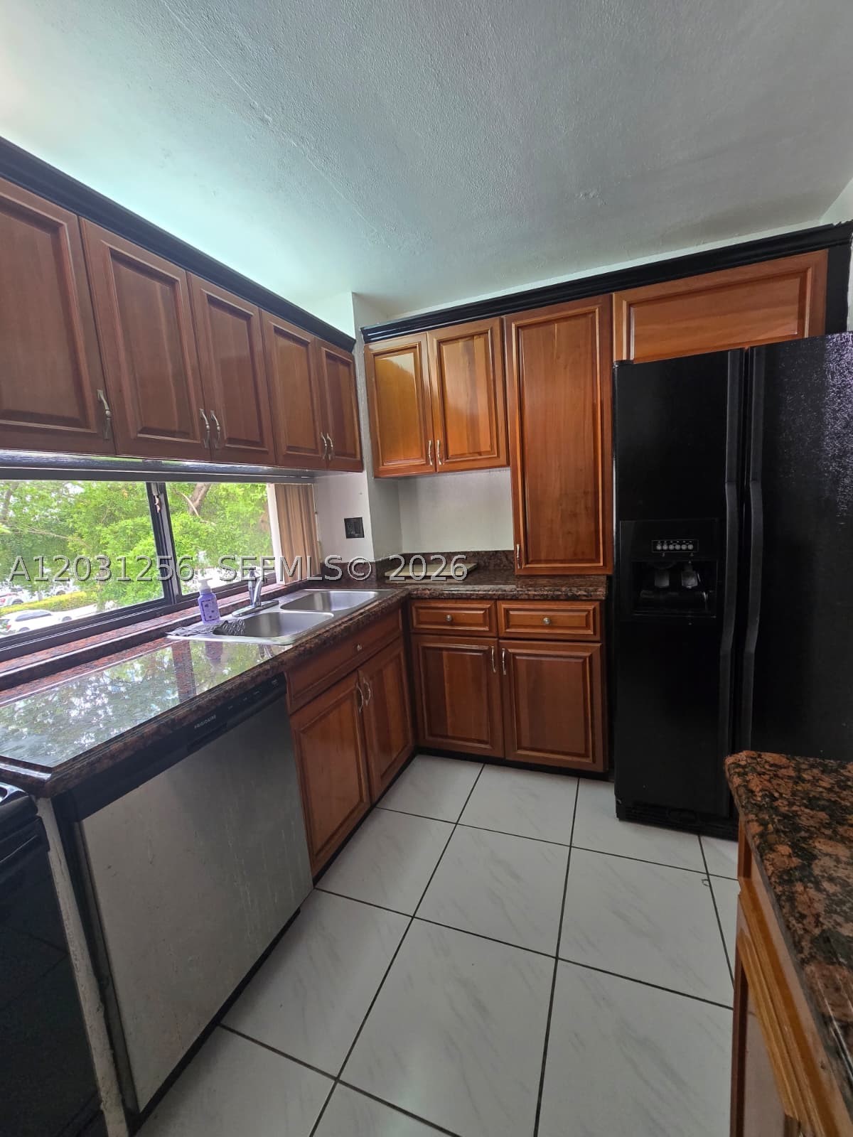PLAZA OF AMERICAS CONDO P - Residential Lease