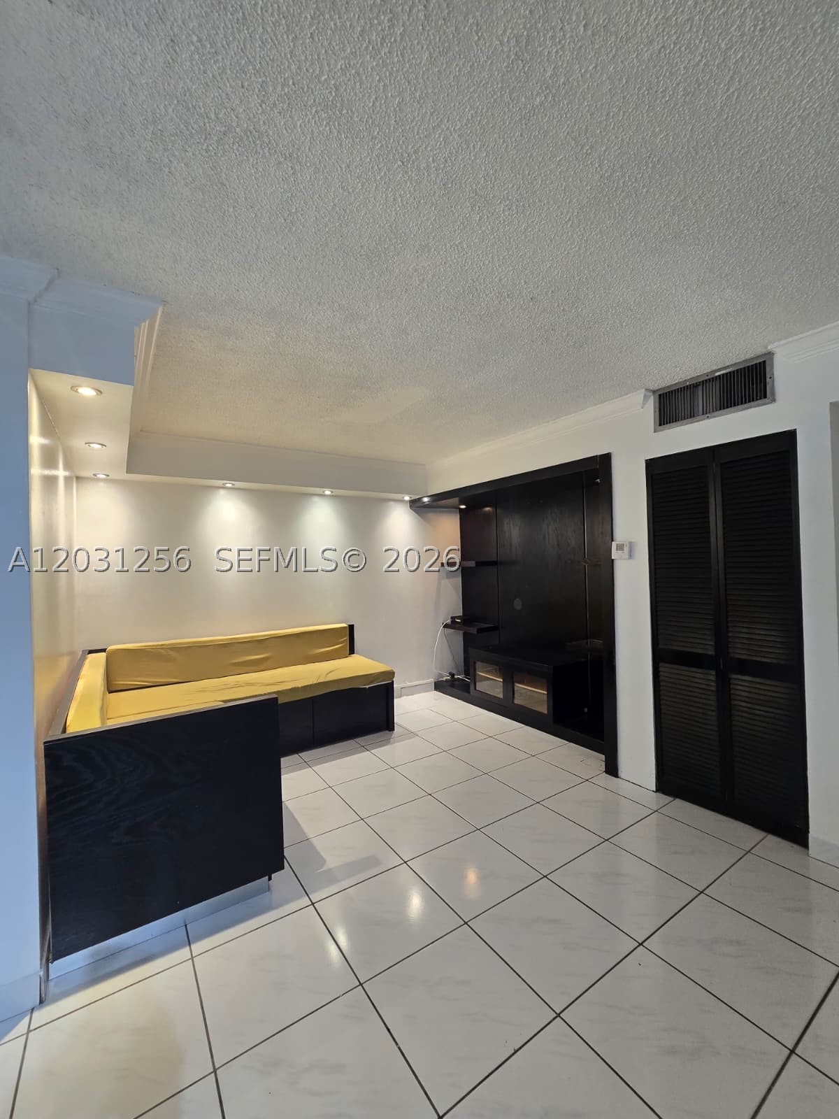 PLAZA OF AMERICAS CONDO P - Residential Lease