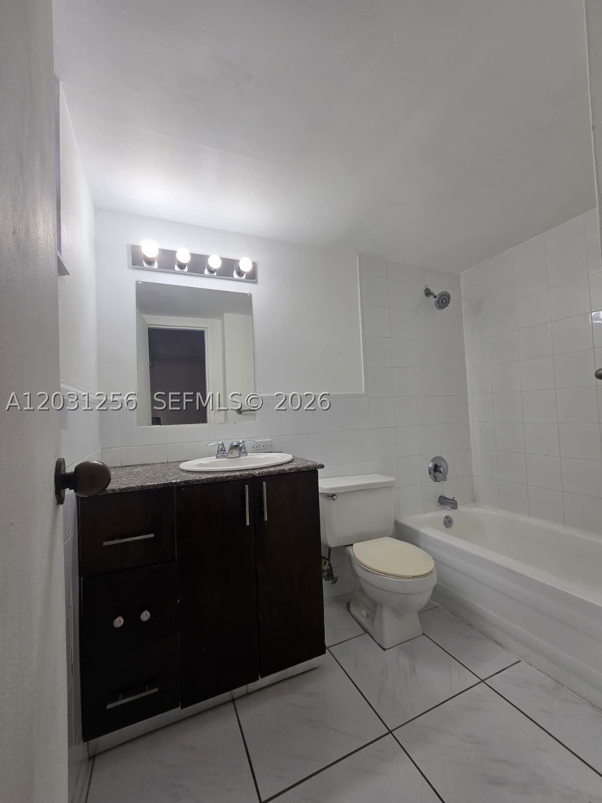 PLAZA OF AMERICAS CONDO P - Residential Lease
