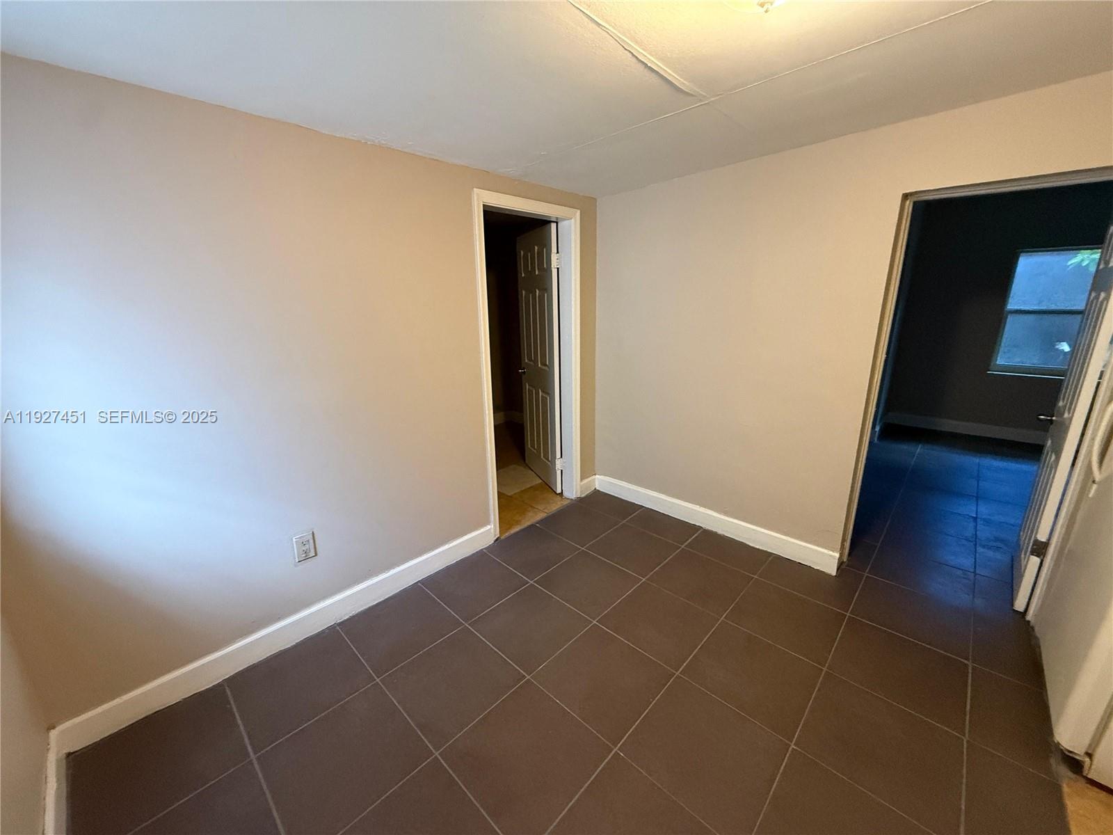 GREAT 2 BED 1 BATH , RECENTLY PAINTED AND READY TO MOVE IN, FAST APPROVAL. WATER AND ELECTRICITY IS INCLUDED IN THE RENT. *** 2 MONTH TO MOVE IN *** SCHEDULE A SHOWING AND RENT IT TODAY!