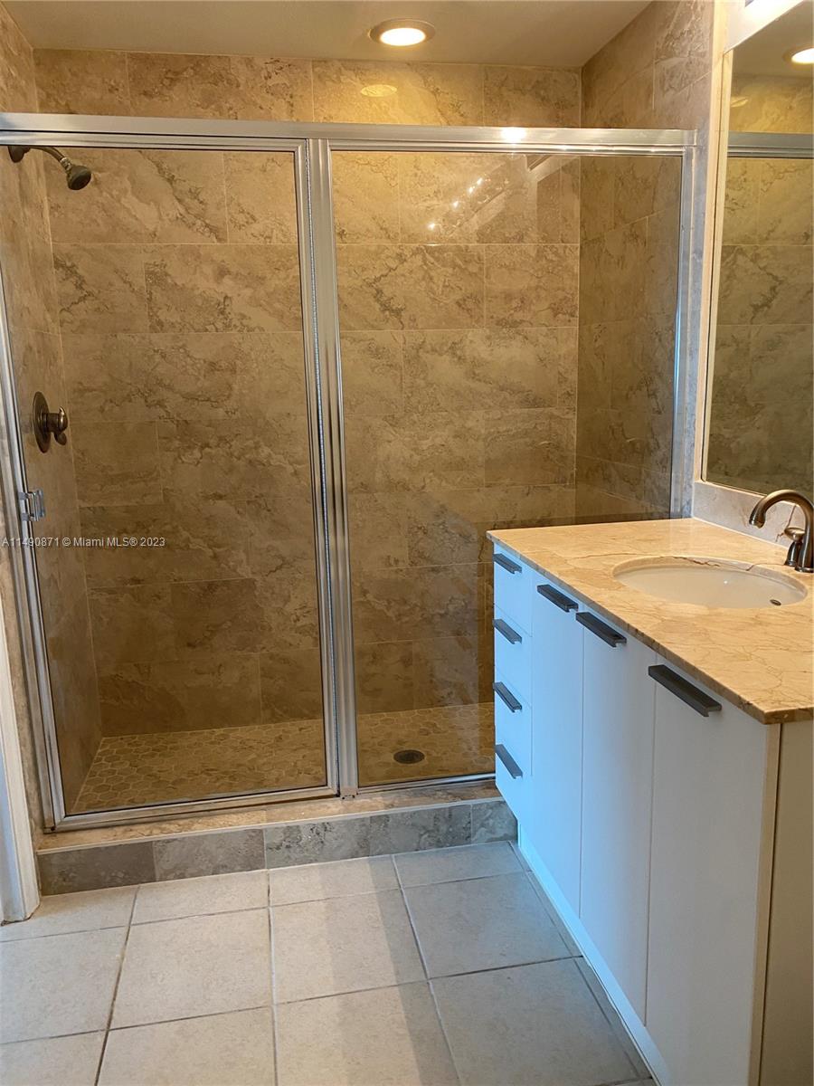 HOLLYWOOD STATION RES CON - Residential Lease