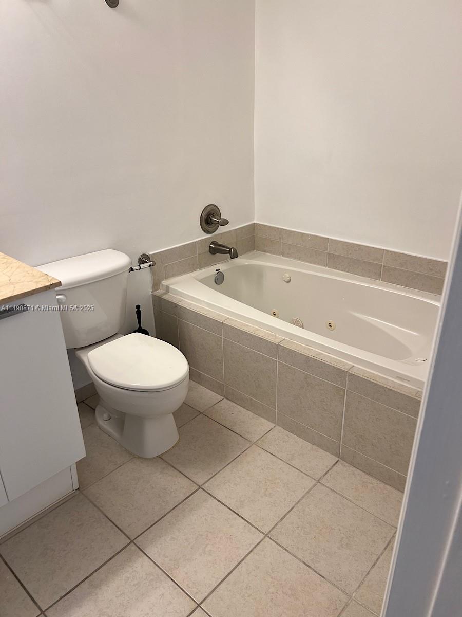 HOLLYWOOD STATION RES CON - Residential Lease