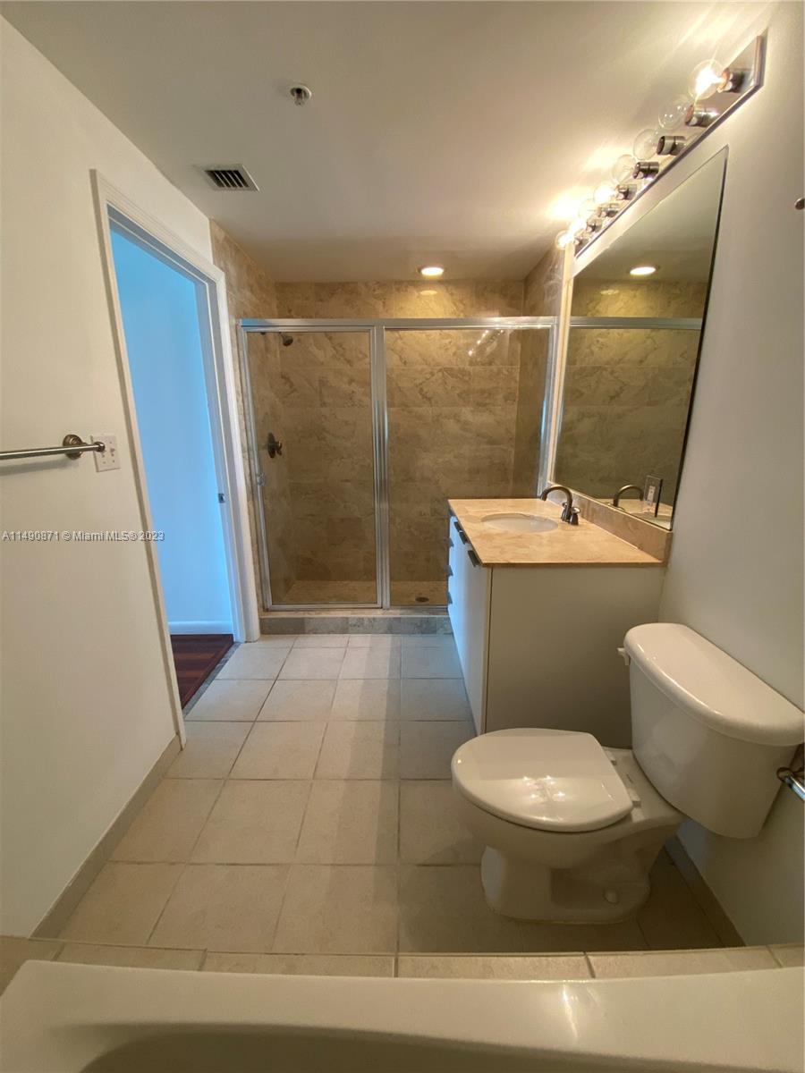HOLLYWOOD STATION RES CON - Residential Lease