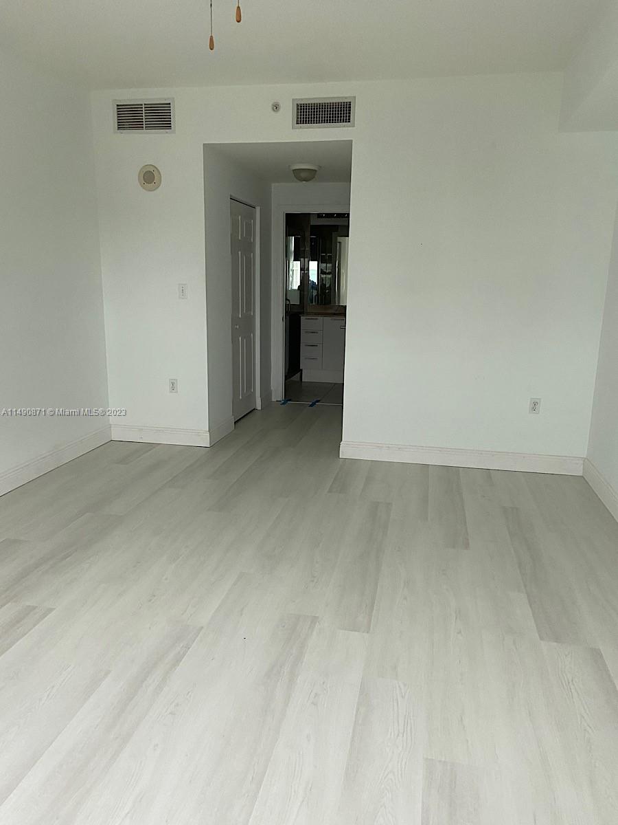 HOLLYWOOD STATION RES CON - Residential Lease