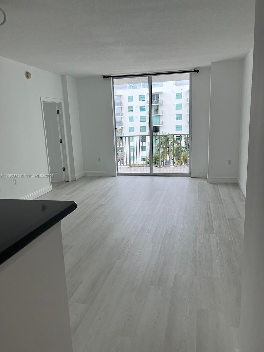 HOLLYWOOD STATION RES CON - Residential Lease