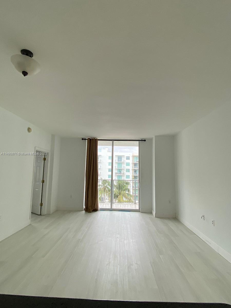 HOLLYWOOD STATION RES CON - Residential Lease